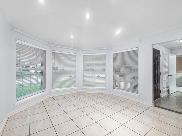 3823 Suttonford Drive, Houston, TX 77066