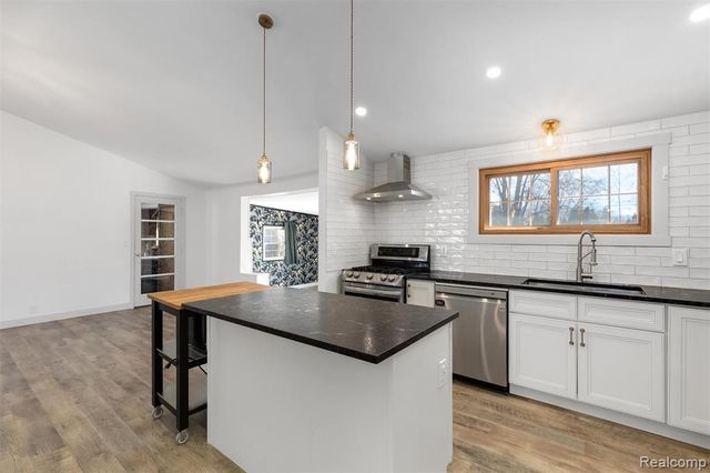 9048 Brookline Avenue, Plymouth, MI 48170