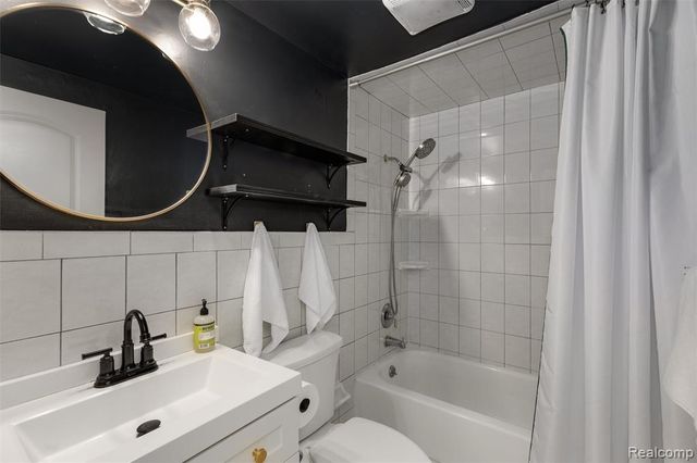 9048 Brookline Avenue, Plymouth, MI 48170