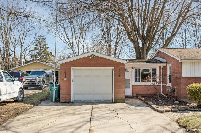 9048 Brookline Avenue, Plymouth, MI 48170