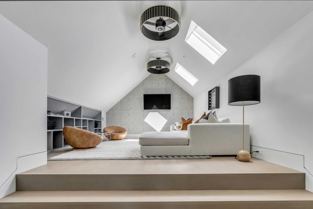 572 Wading Place, Daniel Island, SC 29492