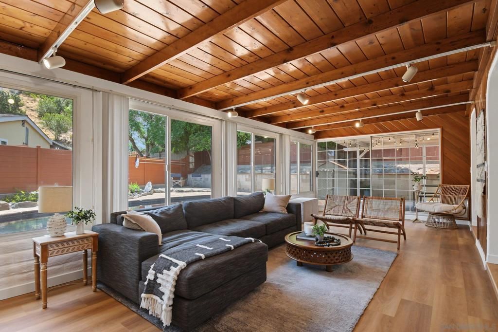 Image 11 of property listing at 7118 Conestoga, San Diego, CA 92120