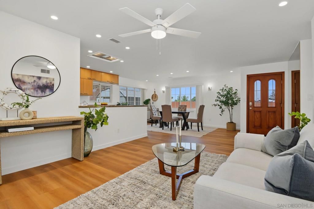 Image 5 of property listing at 7118 Conestoga, San Diego, CA 92120