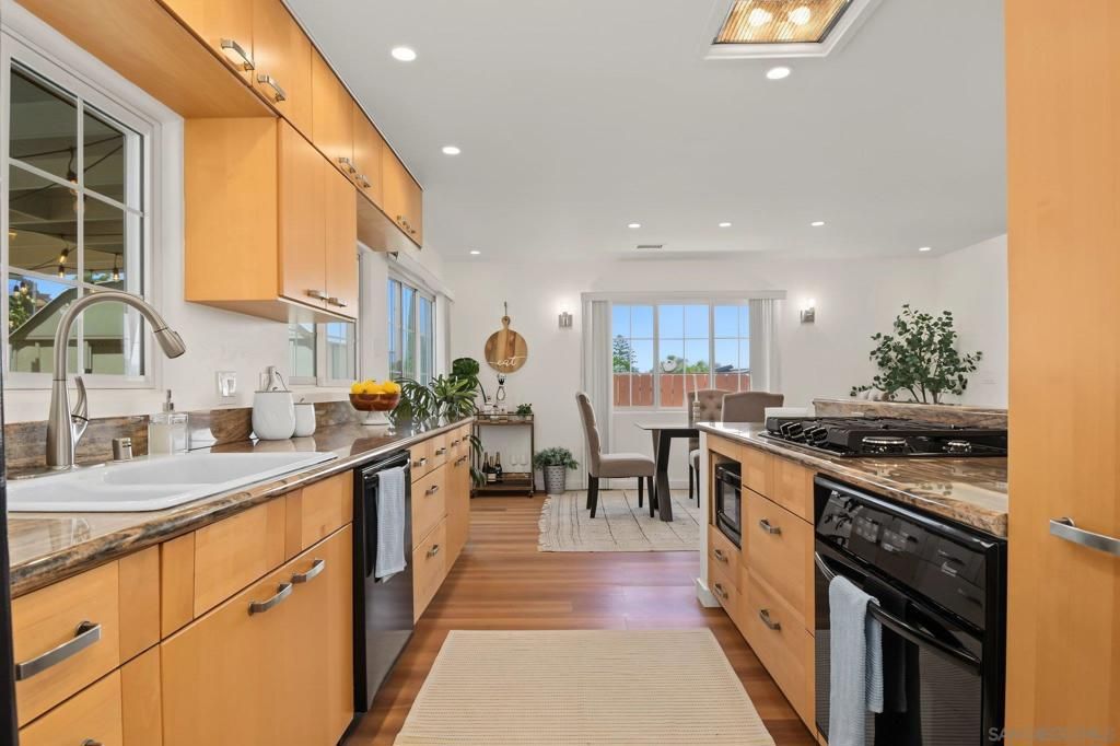 Image 9 of property listing at 7118 Conestoga, San Diego, CA 92120