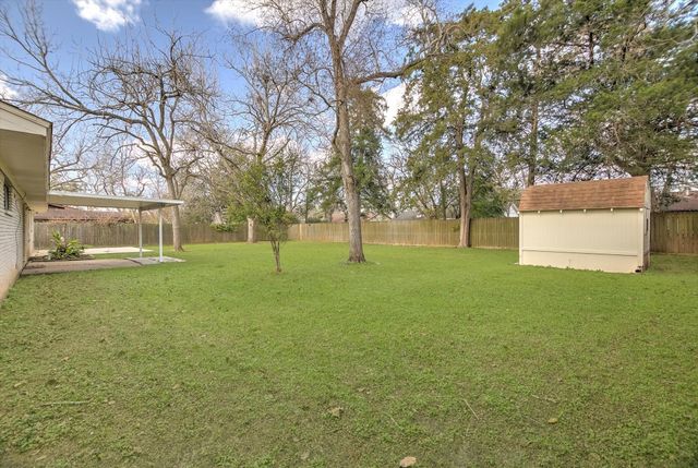 416 Southern Oaks Drive, Lake Jackson, TX 77566
