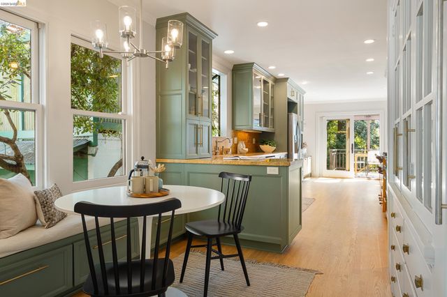 1101 Clarendon Crescent, Oakland, CA 94610