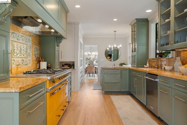 1101 Clarendon Crescent, Oakland, CA 94610