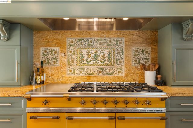 1101 Clarendon Crescent, Oakland, CA 94610