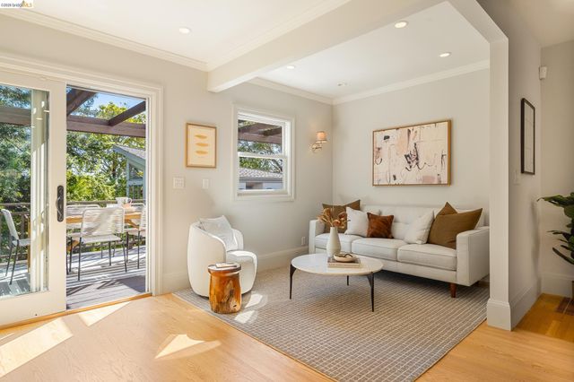 1101 Clarendon Crescent, Oakland, CA 94610