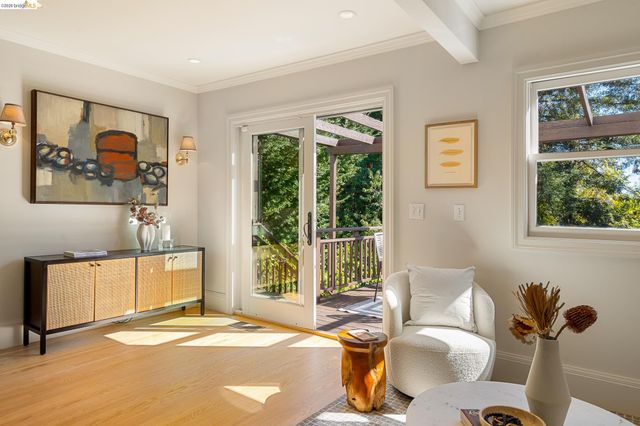 1101 Clarendon Crescent, Oakland, CA 94610