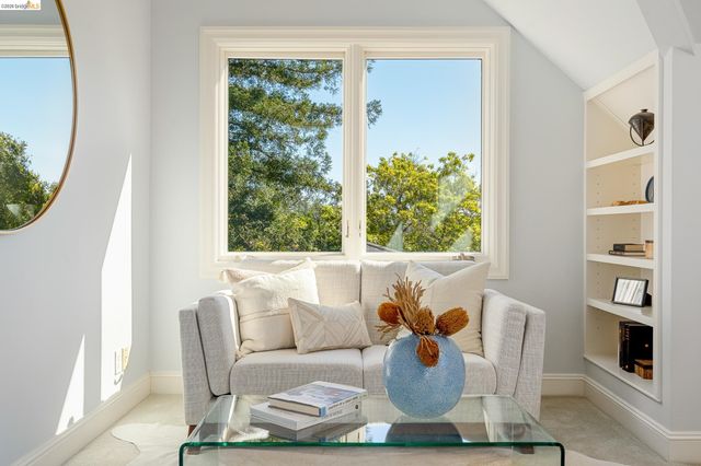 1101 Clarendon Crescent, Oakland, CA 94610