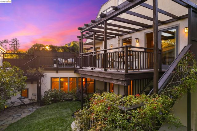 1101 Clarendon Crescent, Oakland, CA 94610