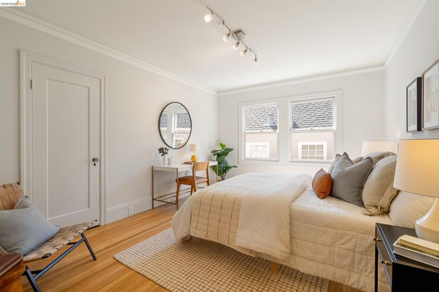 1101 Clarendon Crescent, Oakland, CA 94610