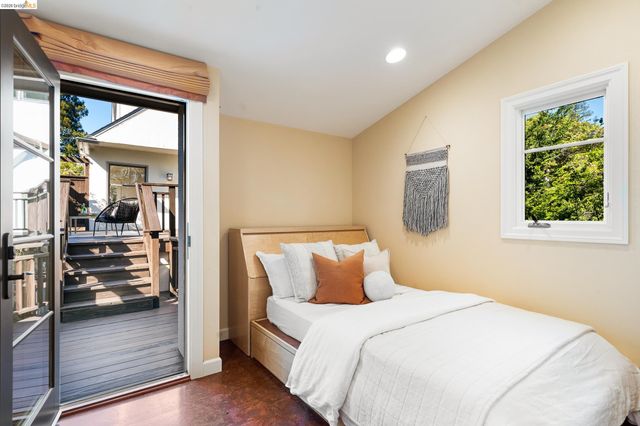 1101 Clarendon Crescent, Oakland, CA 94610