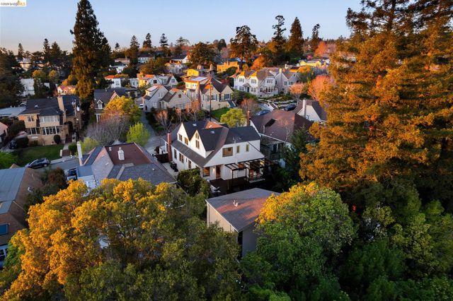 1101 Clarendon Crescent, Oakland, CA 94610