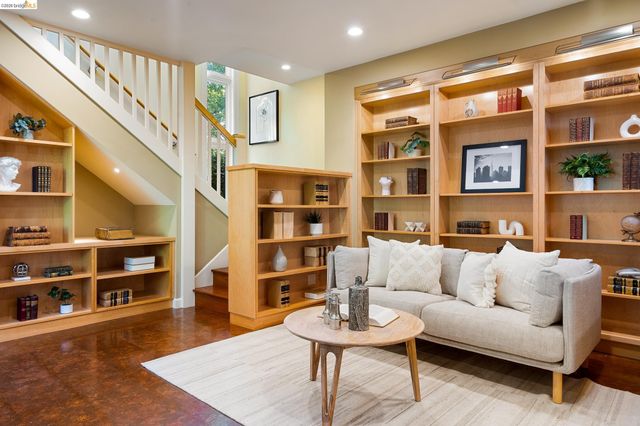 1101 Clarendon Crescent, Oakland, CA 94610