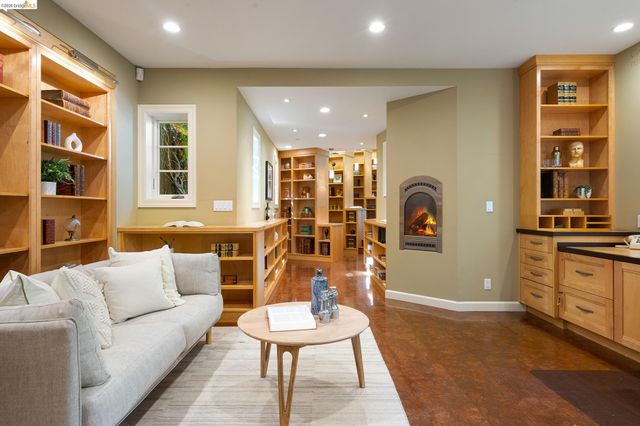 1101 Clarendon Crescent, Oakland, CA 94610