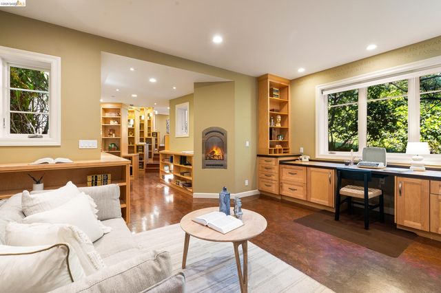 1101 Clarendon Crescent, Oakland, CA 94610