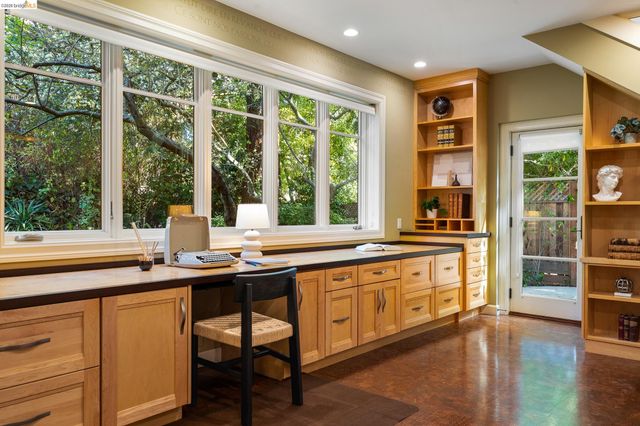 1101 Clarendon Crescent, Oakland, CA 94610