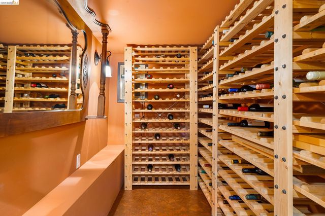 1101 Clarendon Crescent, Oakland, CA 94610