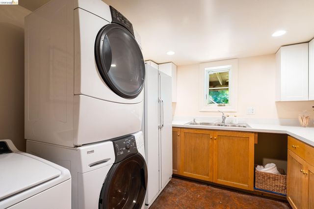 1101 Clarendon Crescent, Oakland, CA 94610