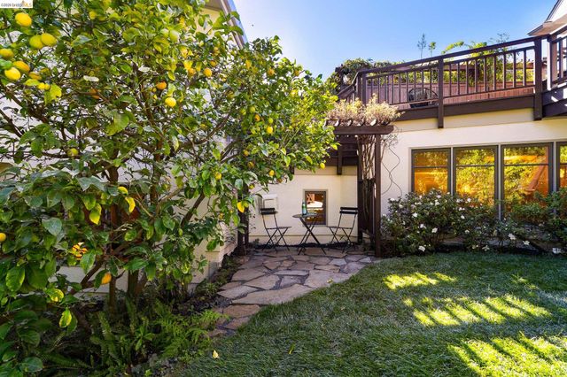 1101 Clarendon Crescent, Oakland, CA 94610