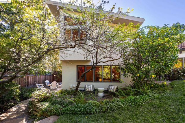 1101 Clarendon Crescent, Oakland, CA 94610