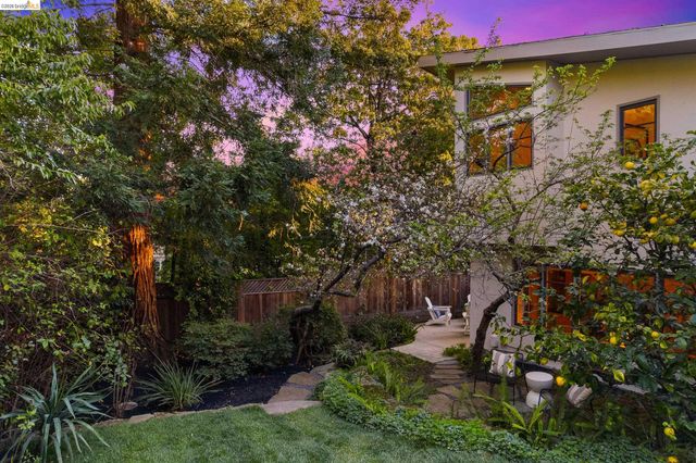 1101 Clarendon Crescent, Oakland, CA 94610