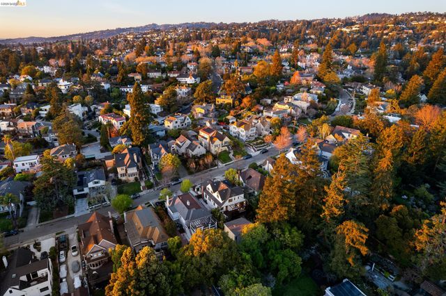 1101 Clarendon Crescent, Oakland, CA 94610