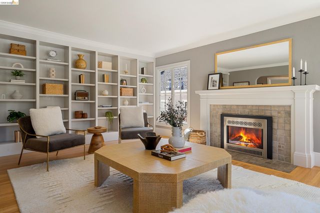 1101 Clarendon Crescent, Oakland, CA 94610