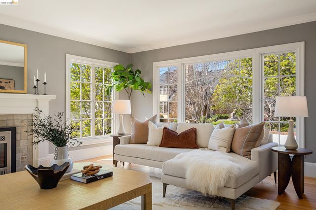 1101 Clarendon Crescent, Oakland, CA 94610