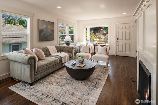 8538 19th Avenue NW, Seattle, WA 98117