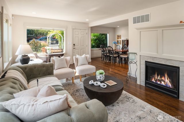 8538 19th Avenue NW, Seattle, WA 98117