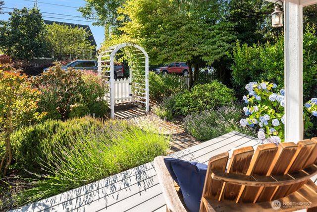 8538 19th Avenue NW, Seattle, WA 98117