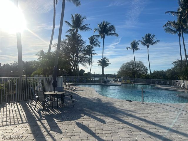 4260 Montalvo CT, Naples, FL 34109