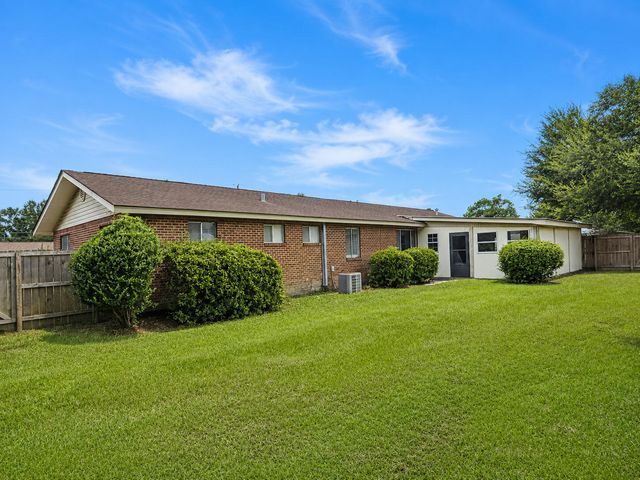 2800 Wade Dr., Hattiesburg, MS 39401