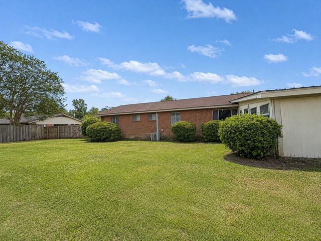 2800 Wade Dr., Hattiesburg, MS 39401