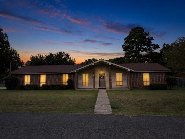 2800 Wade Dr., Hattiesburg, MS 39401
