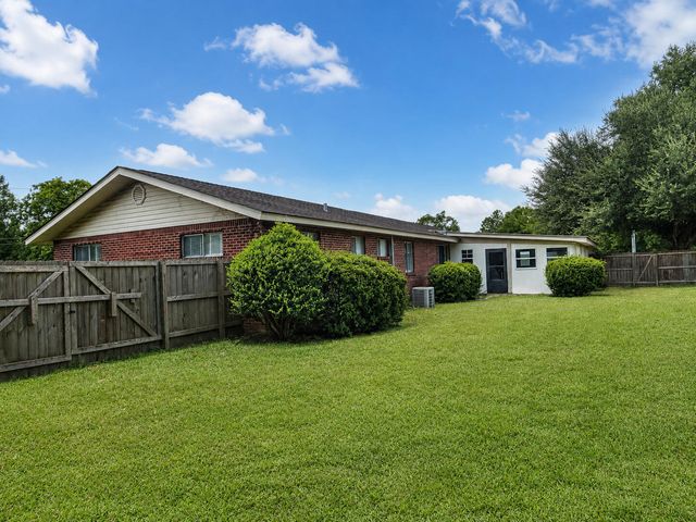 2800 Wade Dr., Hattiesburg, MS 39401