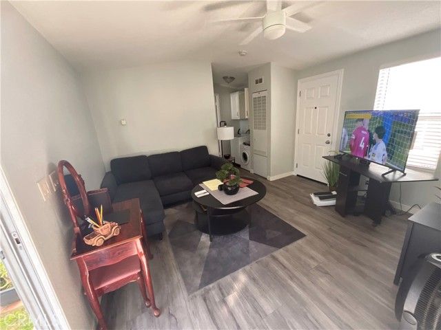 2060 Newport Blvd, Costa Mesa, CA 92627