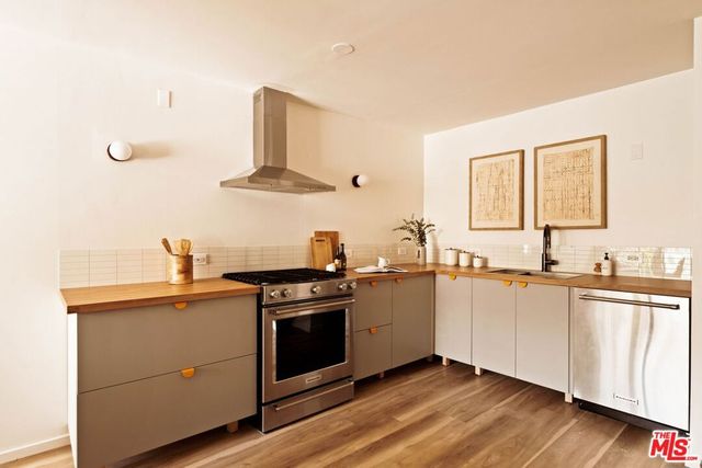 1942 Grace Avenue 118, Los Angeles, CA 90068