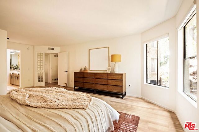 1942 Grace Avenue 118, Los Angeles, CA 90068