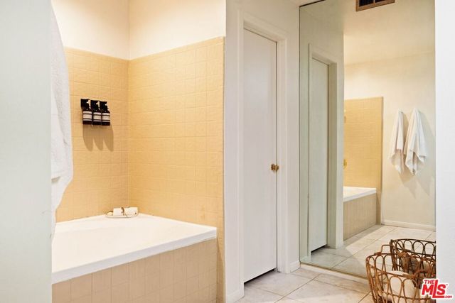 1942 Grace Avenue 118, Los Angeles, CA 90068