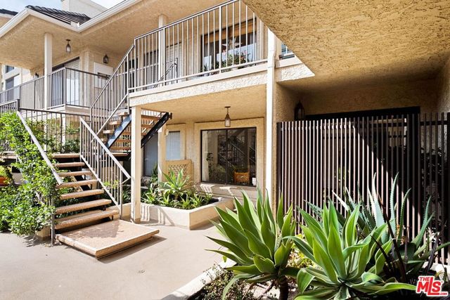 1942 Grace Avenue 118, Los Angeles, CA 90068