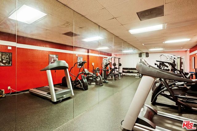 1942 Grace Avenue 118, Los Angeles, CA 90068