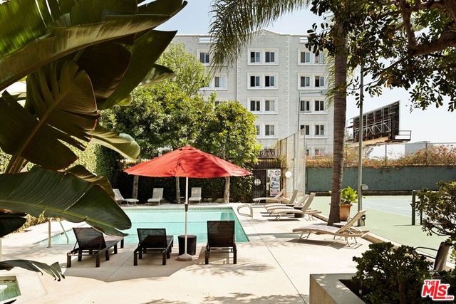 1942 Grace Avenue 118, Los Angeles, CA 90068