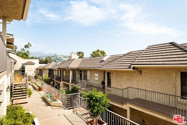 1942 Grace Avenue 118, Los Angeles, CA 90068