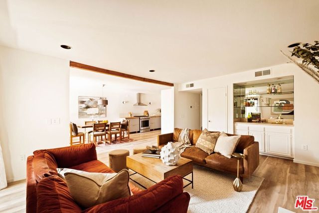 1942 Grace Avenue 118, Los Angeles, CA 90068