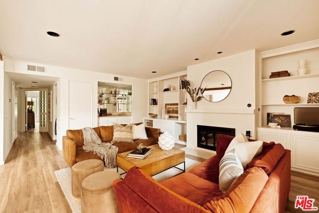 1942 Grace Avenue 118, Los Angeles, CA 90068