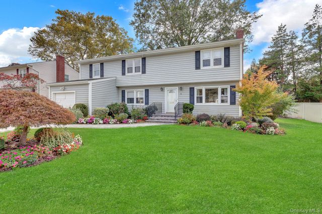 6 Bradford Road, Plainview, NY 11803